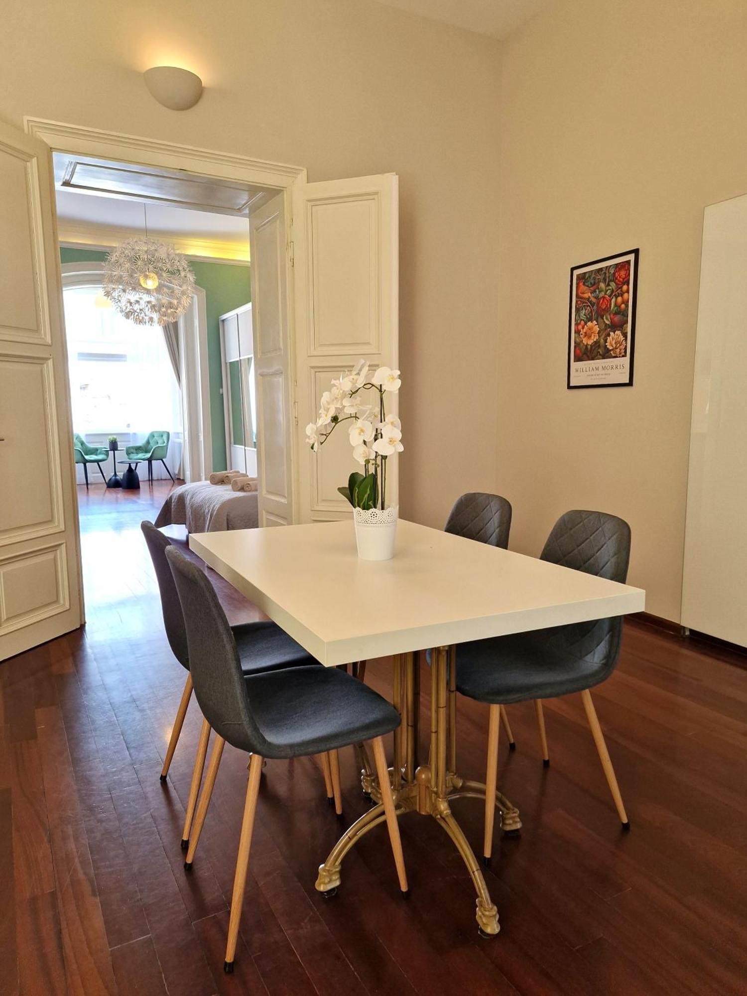 Apartment Exclusive View Cvjetni trg Zagreb Exterior foto
